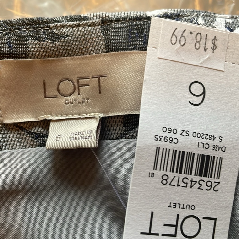 Loft-  Size 6 Gray Skirt. - Picture 3 of 10